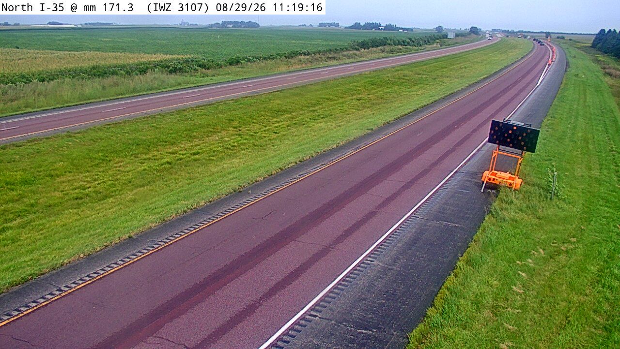 I-35 @ MM 171.3 (IWZ3107) live camera view