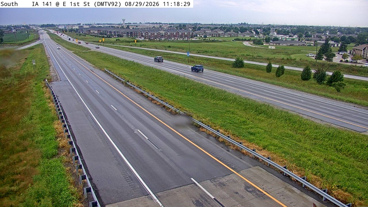 IA 141 @ MM 152.5 (E 1st St) live camera view