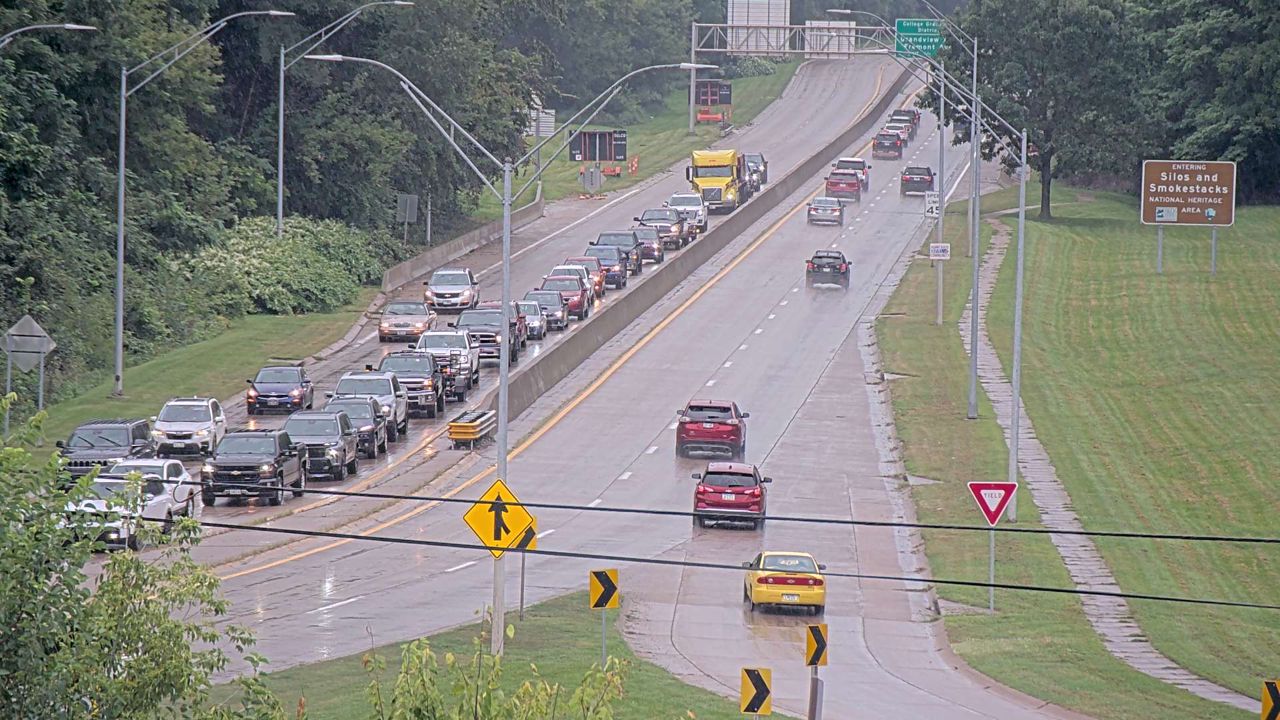 US 20 @ MM 299.8 (Locust St - West Zoom) live camera view