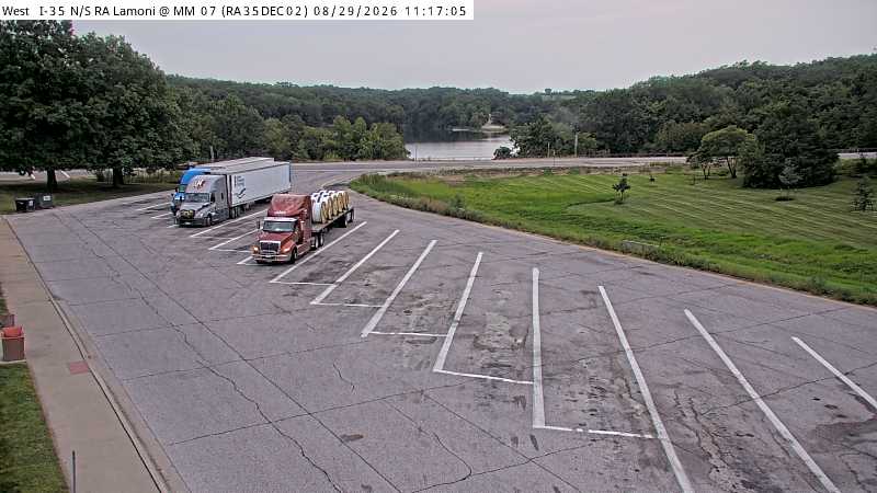 Rest Area: I-35 N/S MM 7 - Lamoni - Trk Prkg live camera view