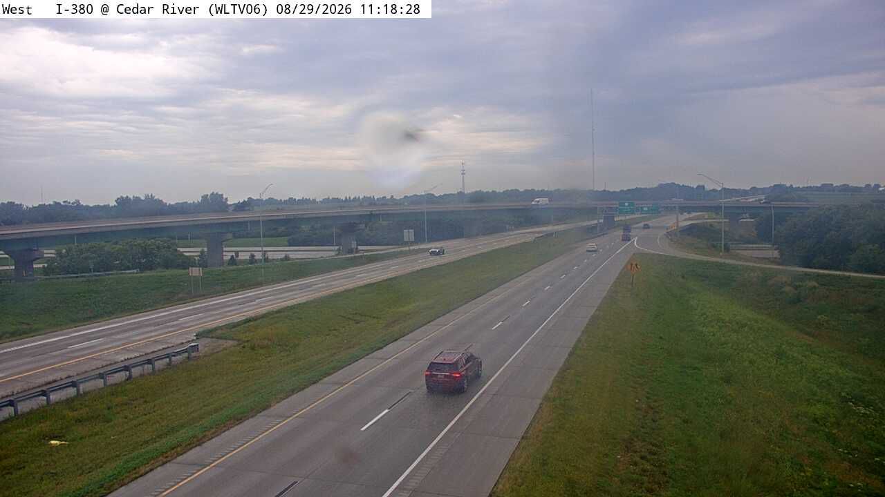 I-380 @ MM 71.3 (Cedar River) live camera view