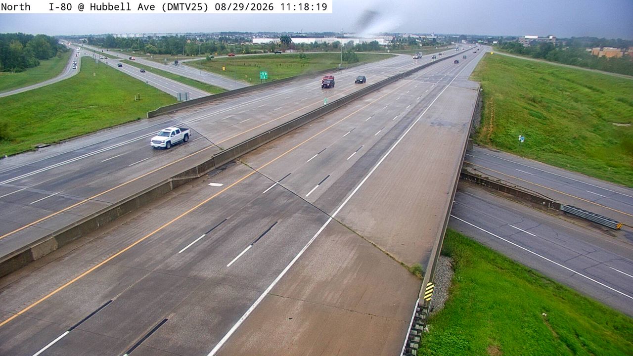 I-80 @ MM 141.7 (Hubbell Ave - S of I-80) live camera view