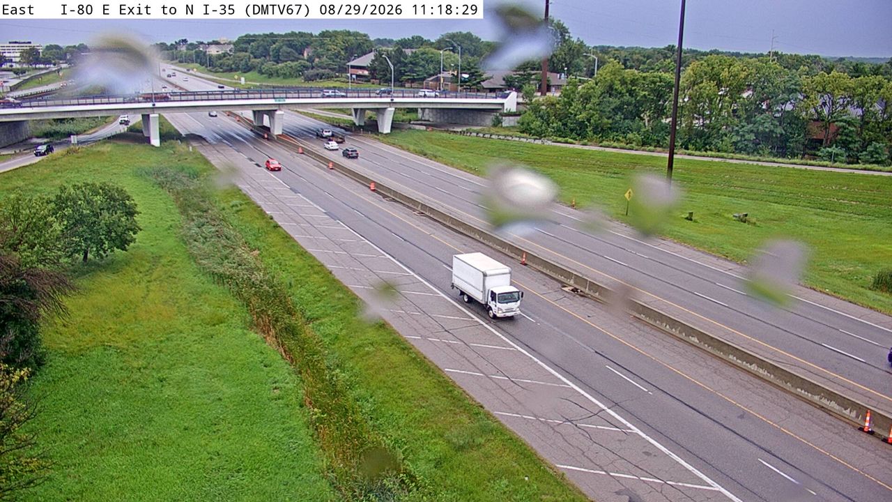 I-80 @ MM 123.3 (EB Exit to N I-35 - West Mix) live camera view