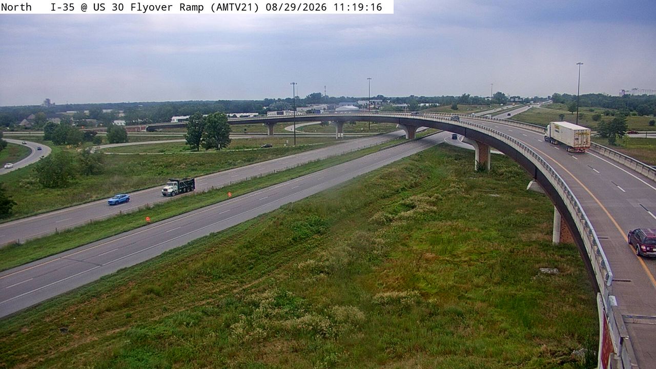 I-35 @ MM 111.5 (US 30W Flyover) live camera view