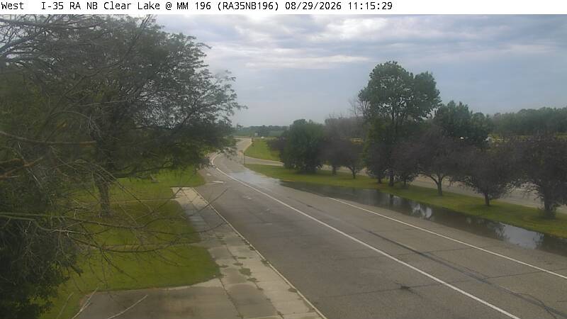 Parking Only: I-35 NB MM 196 near Clear Lk live camera view