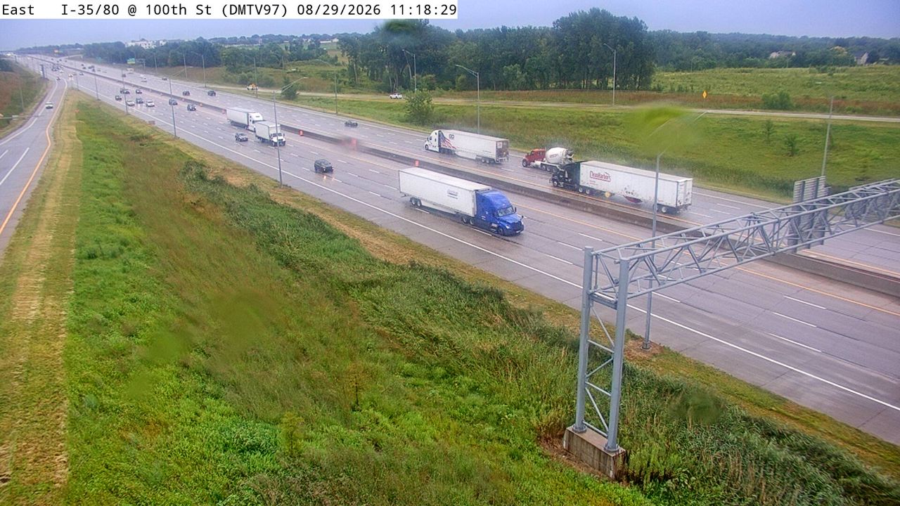 I-35/80 @ MM 128.2 (100th St) live camera view