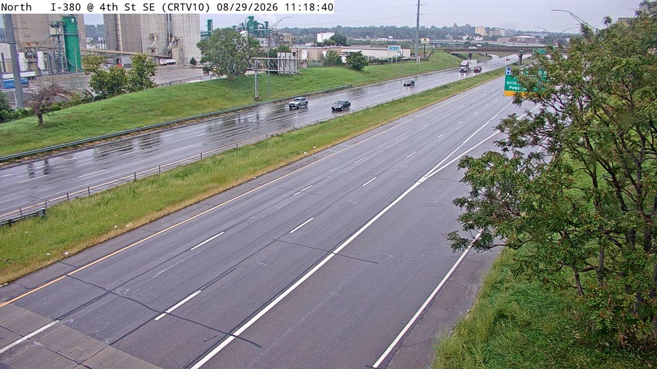 I-380 @ MM 20.4 (4th St SE) live camera view