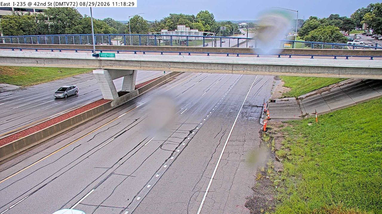 I-235 @ MM 1.2 (42nd St) live camera view