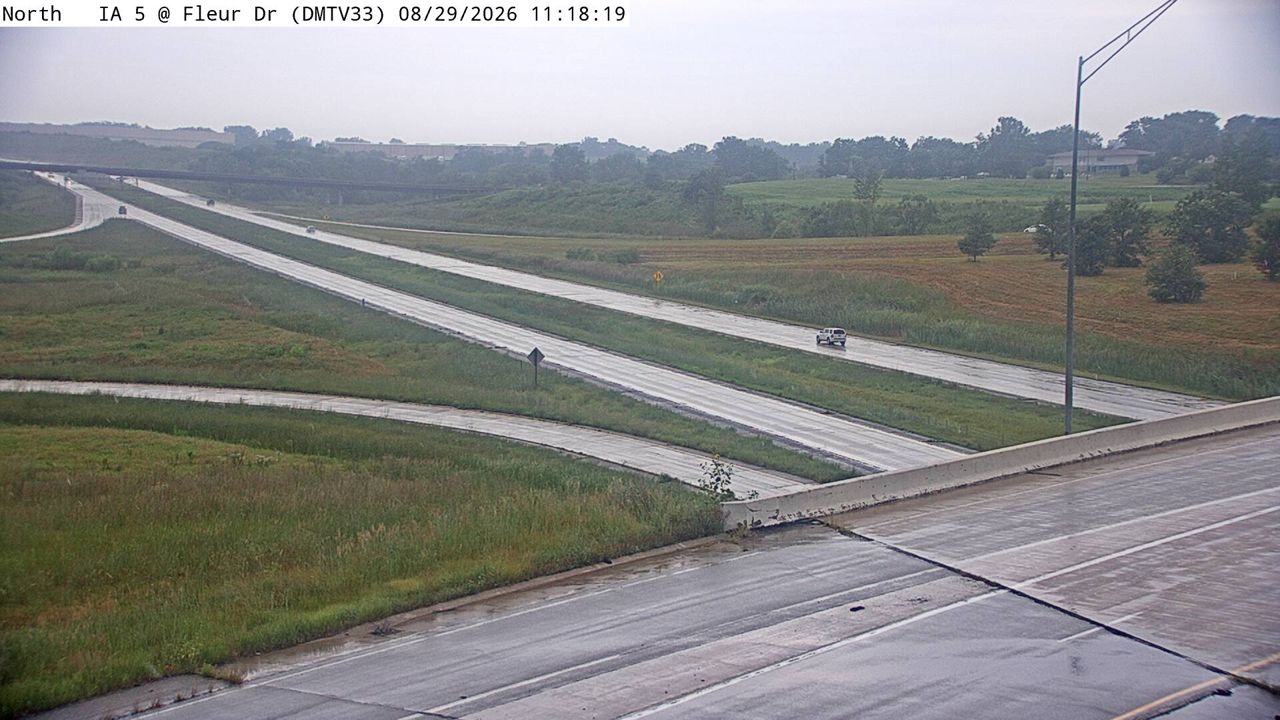 IA 5 @ MM 96.5 (Fleur Dr) live camera view