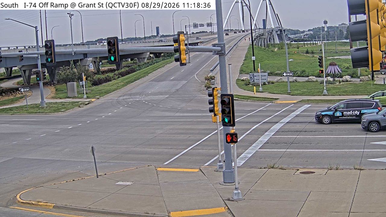 I-74 @ MM 4.9 (Grant St) live camera view