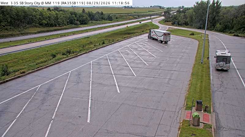 Parking Only: I-35 SB MM 119 near Story City live camera view