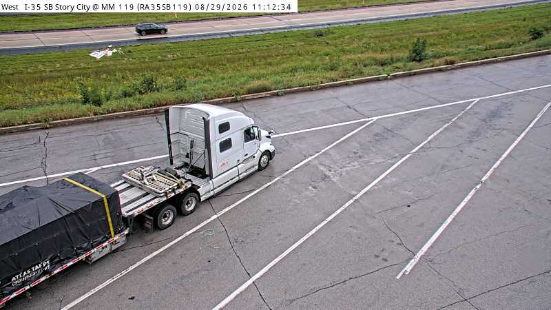 Parking Only: I-35 SB MM 119 near Story City live camera view