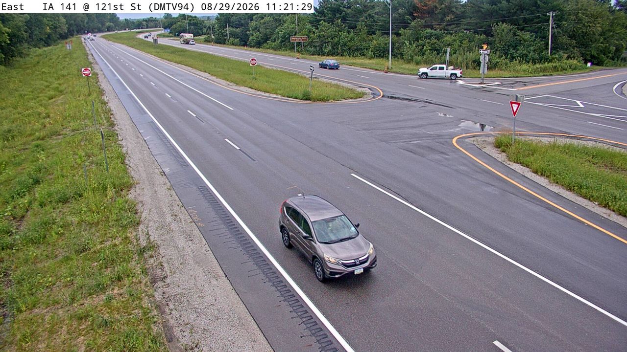IA 141 @ MM 148.4 (NW 121st St - ICWS) live camera view