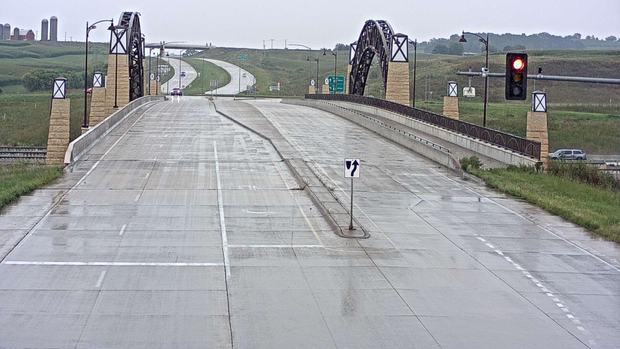 US 20 @ MM 294.3 (SW Arterial Bridge - East) live camera view