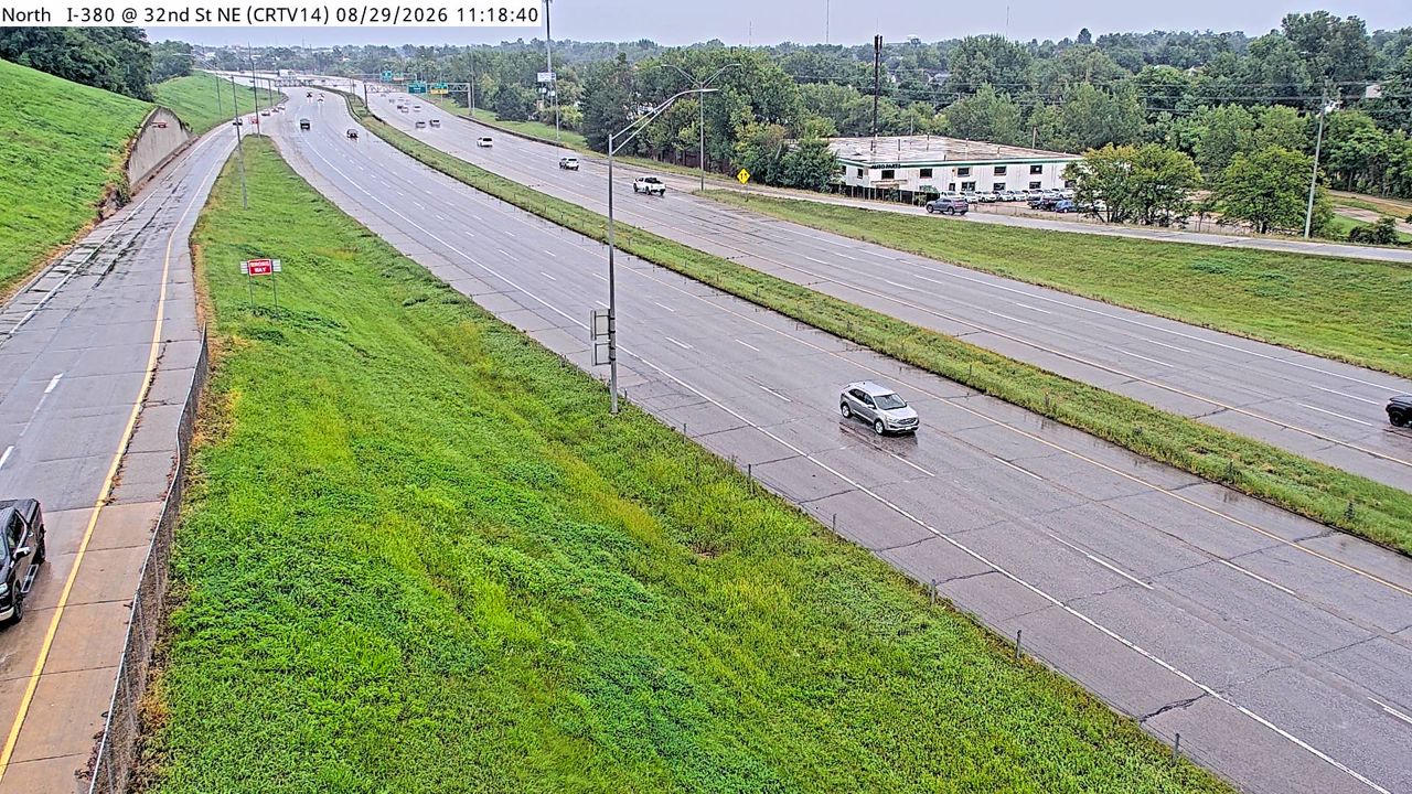 I-380 @ MM 22.7 (32nd St NE) live camera view