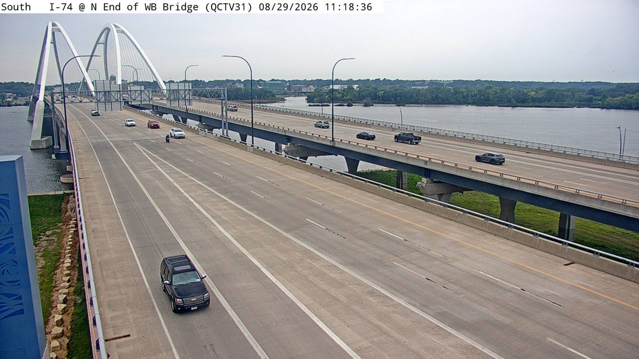 I-74 @ MM 5.1 (N End of WB Bridge) live camera view