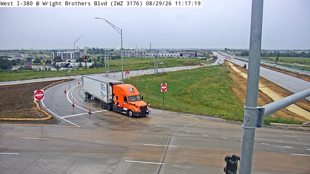 I-380 @ Wright Brothers Blvd (IWZ 3176) live camera view