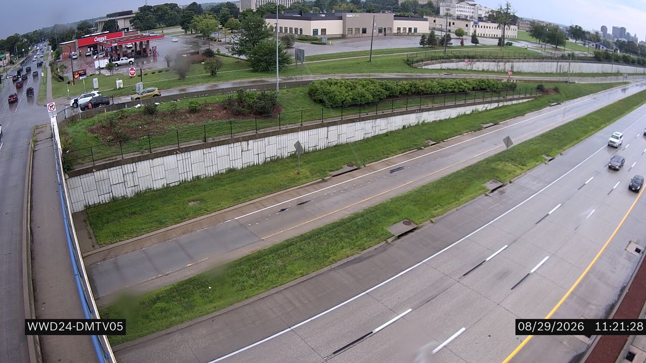 I-235 @ MM 9.8 (E 14th St) live camera view
