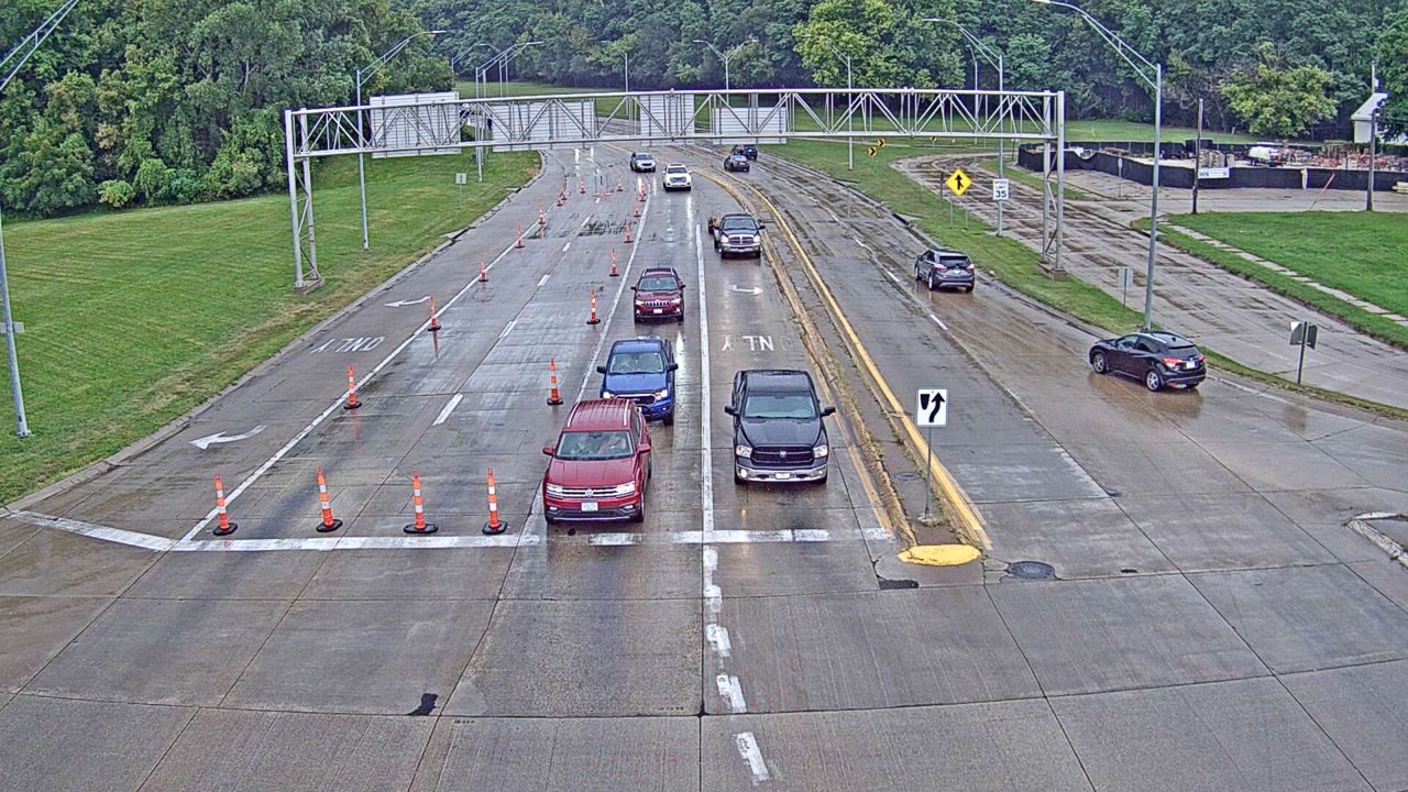 US 20 @ MM 299.8 (Locust St - West) live camera view