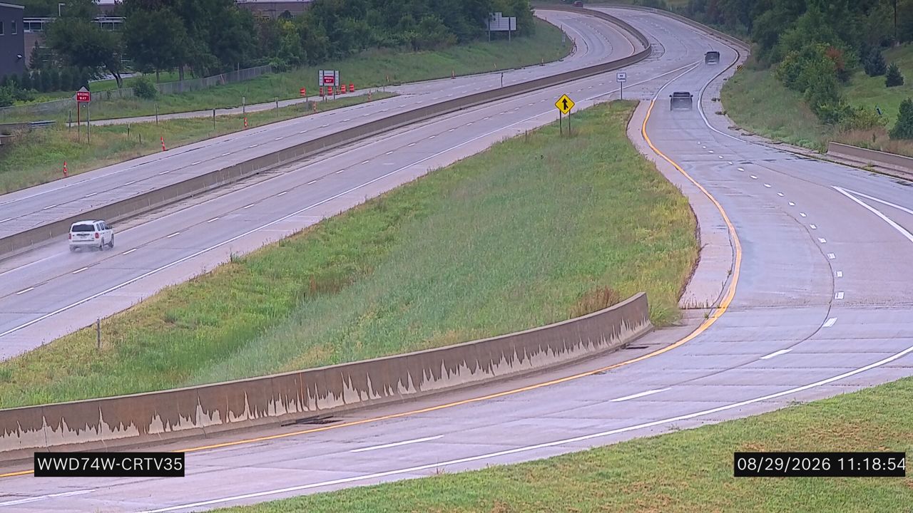 IA 100 @ MM 7.9 (Edgewood Rd NE W) live camera view