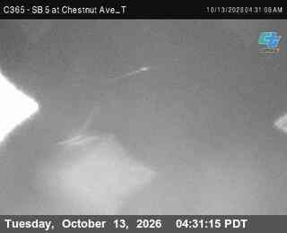 (C365) I-5 : SB at Chestnut Ave T live camera view