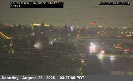 I-5 : (1) North of Magnolia Avenue (South Of SR-91) live camera view