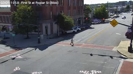 First St at Poplar St live camera view