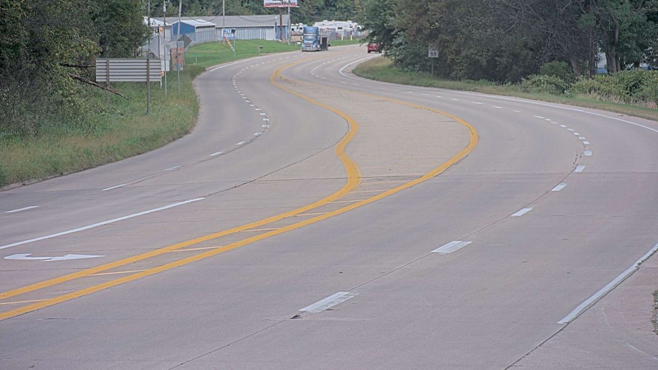IA 3 @ MM 322.9 (NW Arterial - North Zoom) live camera view