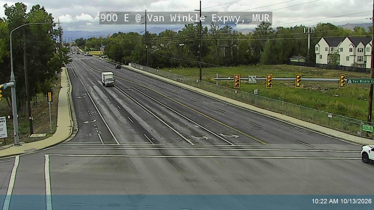 900 E / SR-71 @ Van Winkle Expwy / SR-152, MUR live camera view
