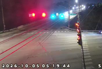 Fall Creek Pkwy & Keystone Ave live camera view