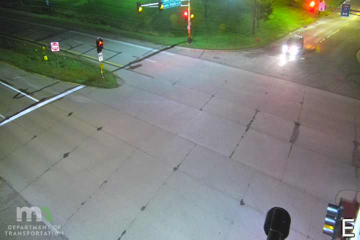 T.H.13 SB @ Mendota Heights Rd live camera view