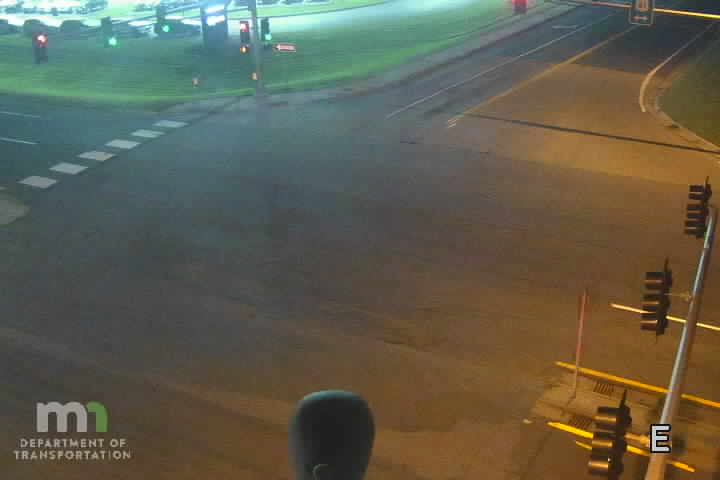 T.H.61 SB @ Cedar Ave live camera view