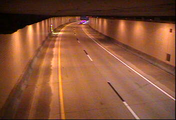 I-35 NB (Leif Ericson Tunnel) live camera view
