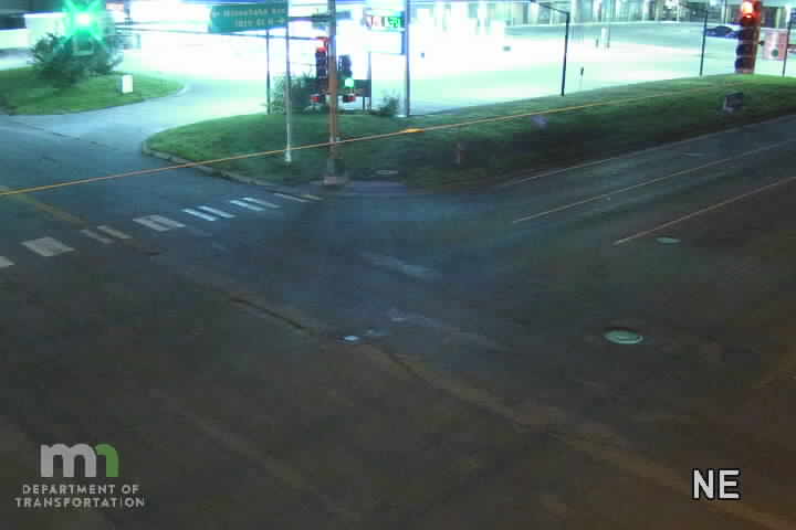 T.H.120 SB @ 10th St EB (Minnehaha Av) live camera view