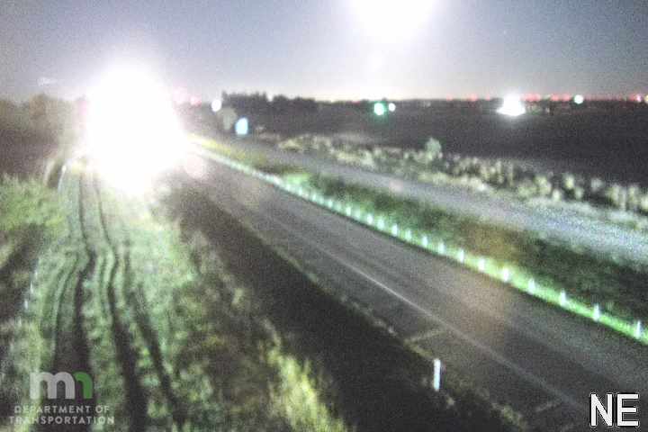 I-35 SB S of C.S.A.H.35 (MP21.58) live camera view