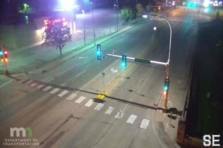 T.H.61 SB @ 10th St EB live camera view