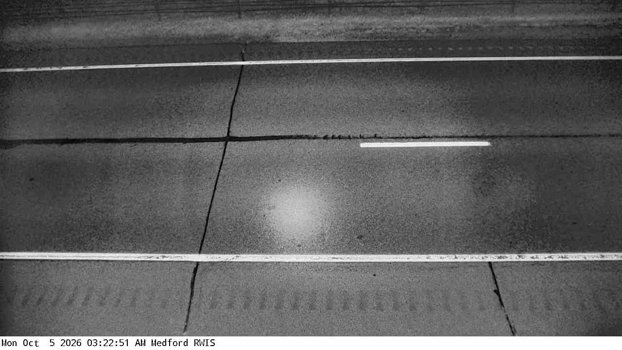 I-35 (Medford - MP 52.1) View 1 live camera view