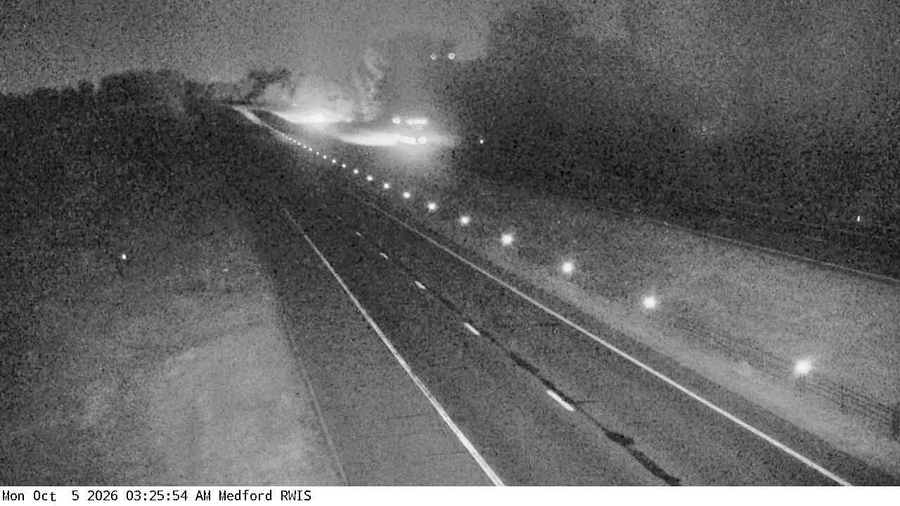 I-35 (Medford - MP 52.1) View 2 live camera view