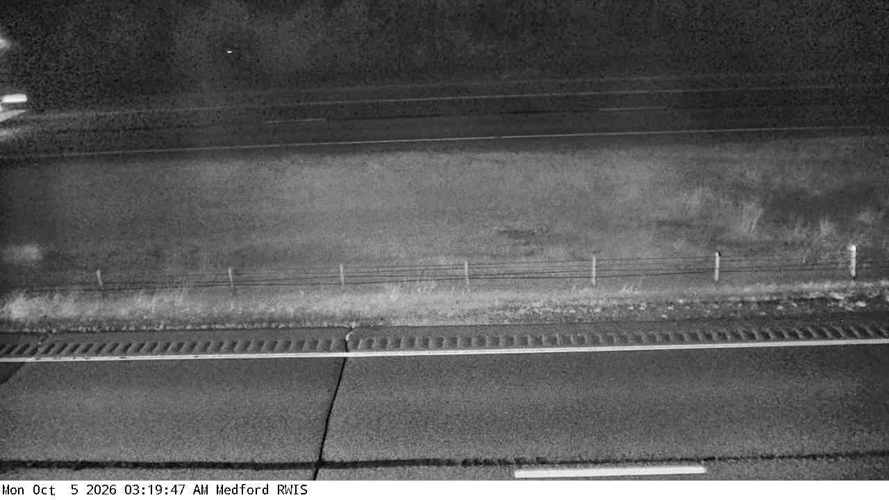 I-35 (Medford - MP 52.1) View 4 live camera view