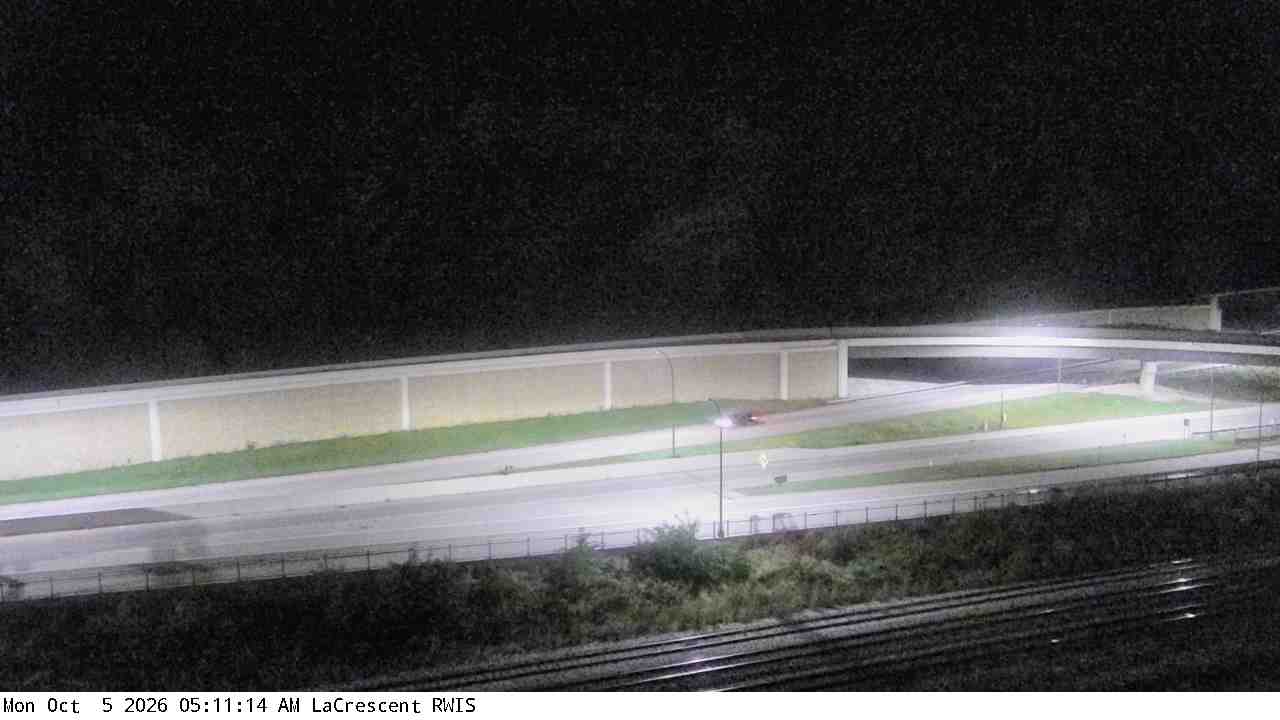 I-90 EB (La Crescent - MP 276.4) View 4 live camera view