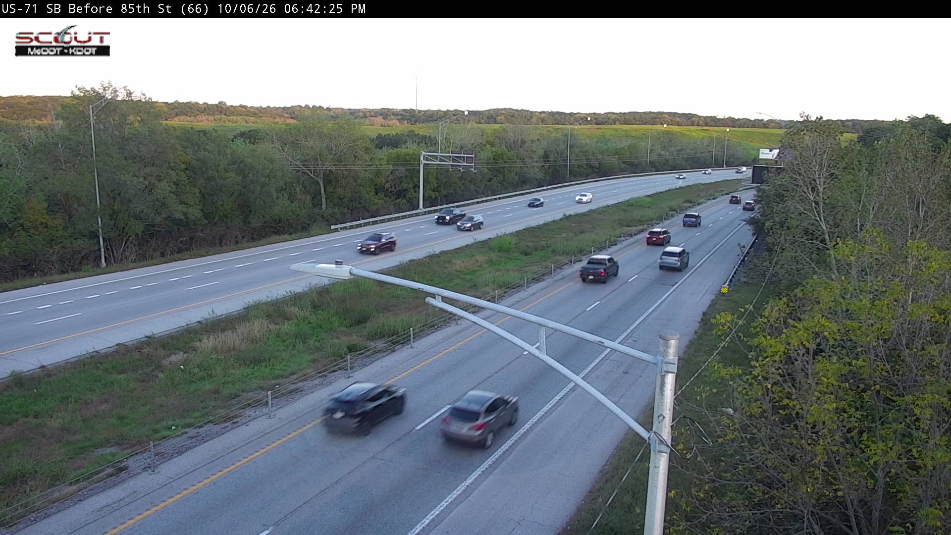 71SB N OF 85TH ST live camera view