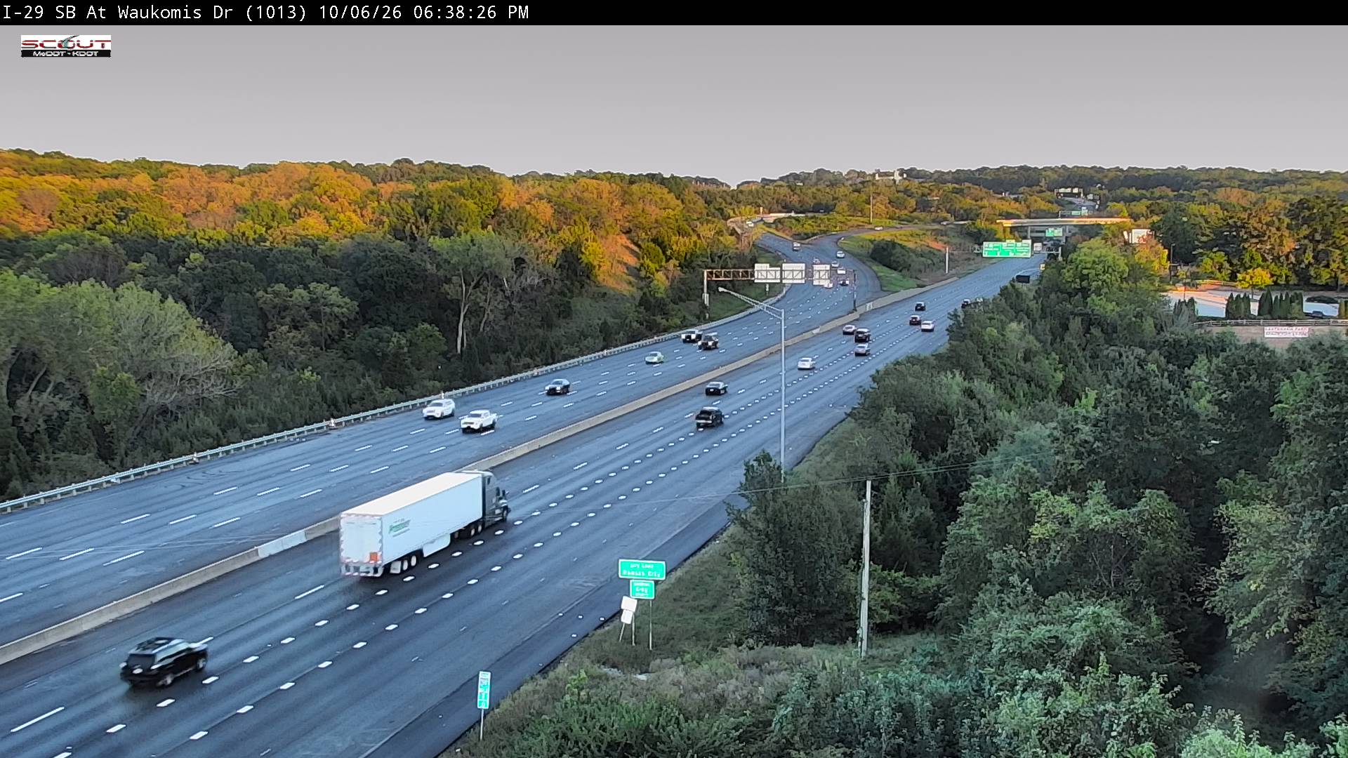 I-29 S @ at Waukomis Dr live camera view