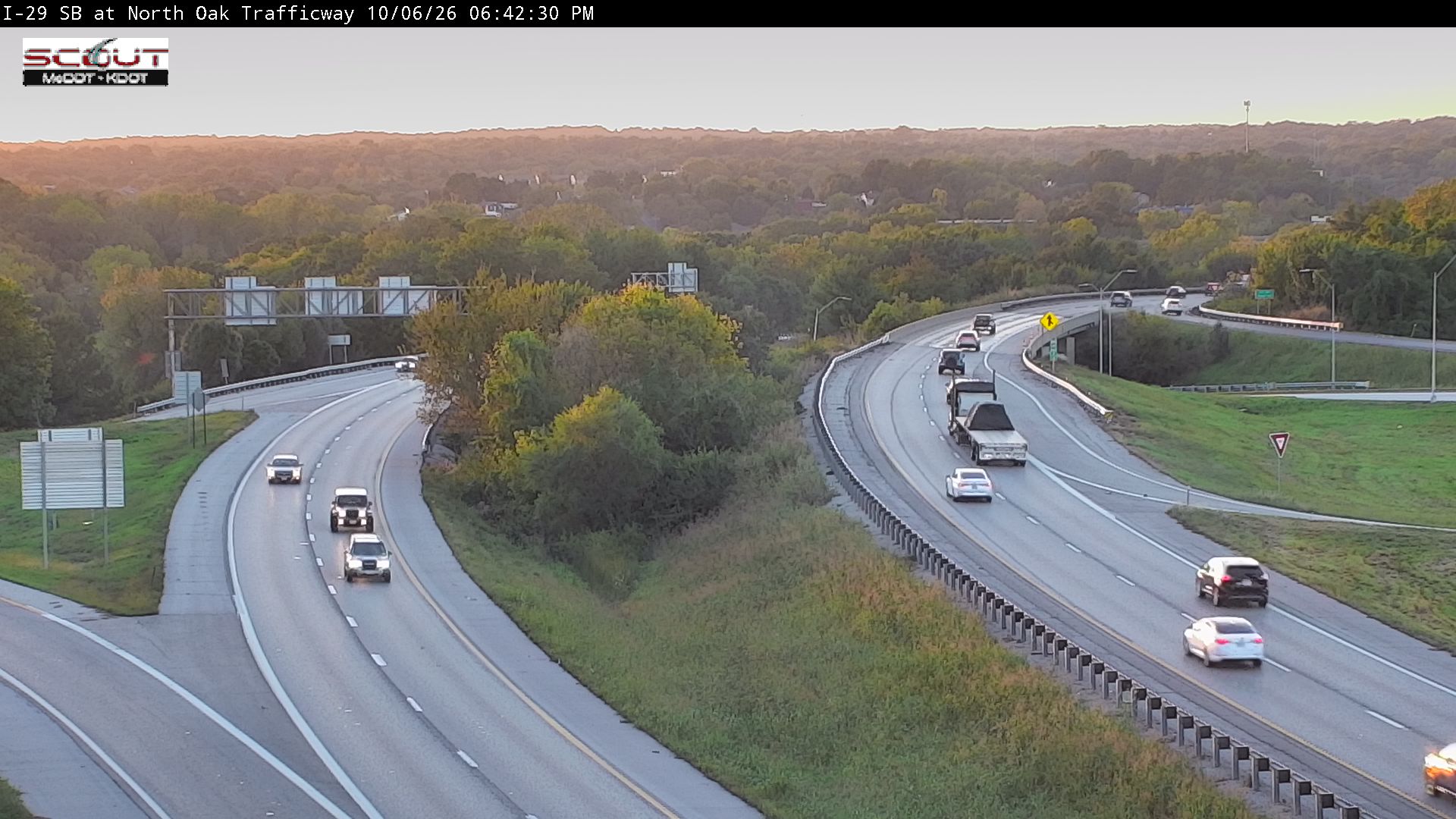I-29 S @ North Oak Trafficway live camera view