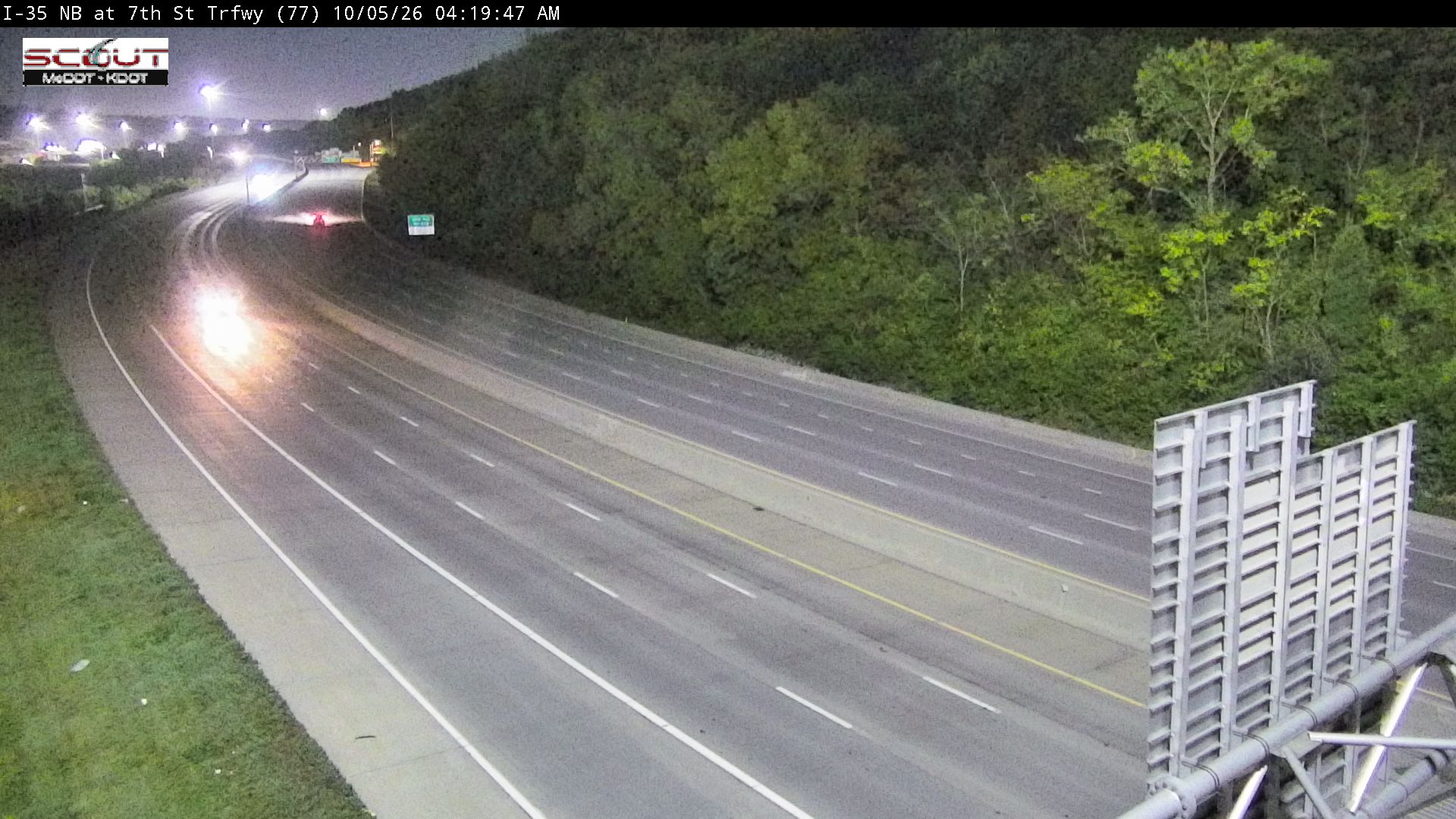 I-35 N @ 7th St Trafficway live camera view