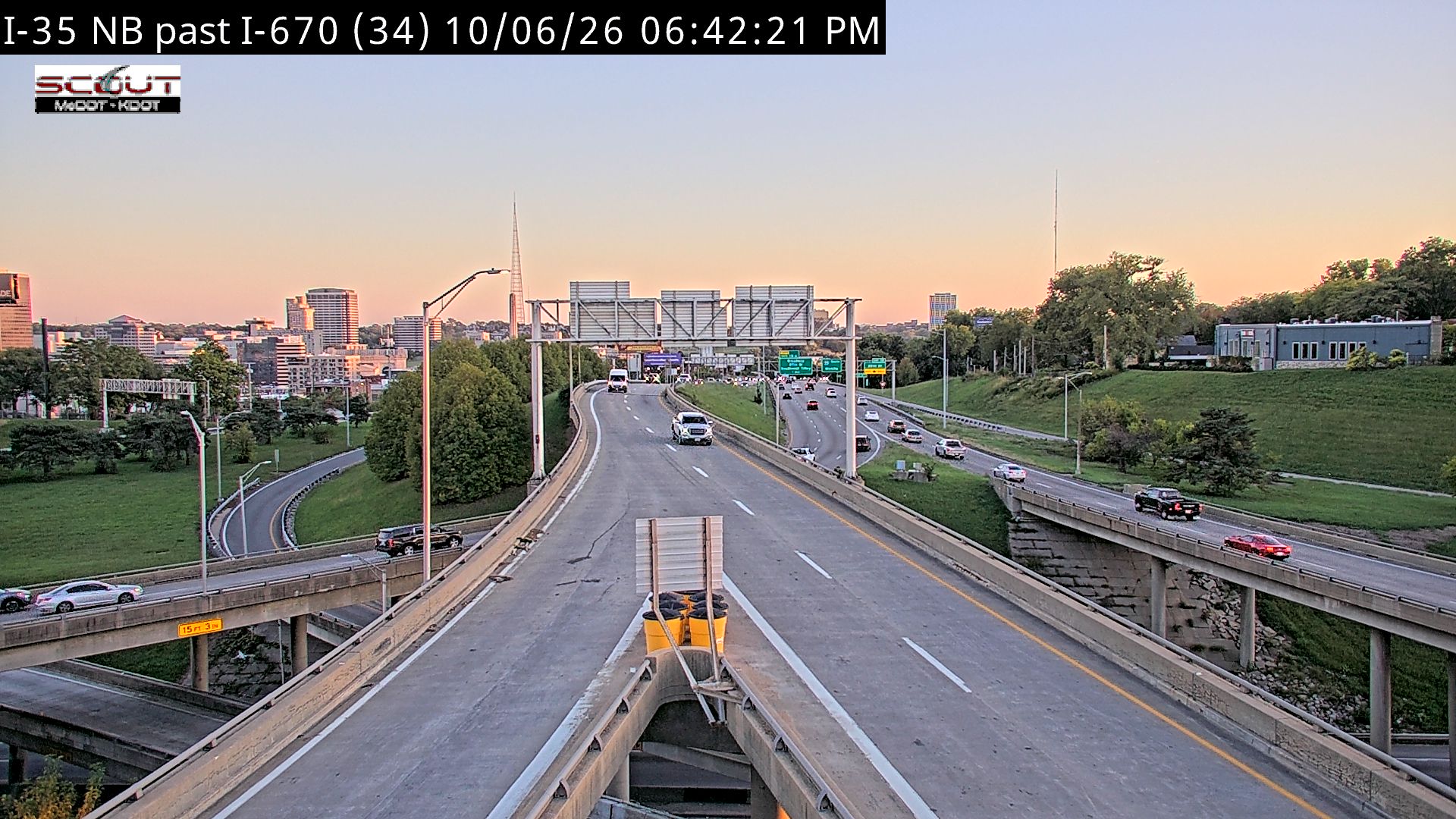 I-35 N @ North of I-670 live camera view