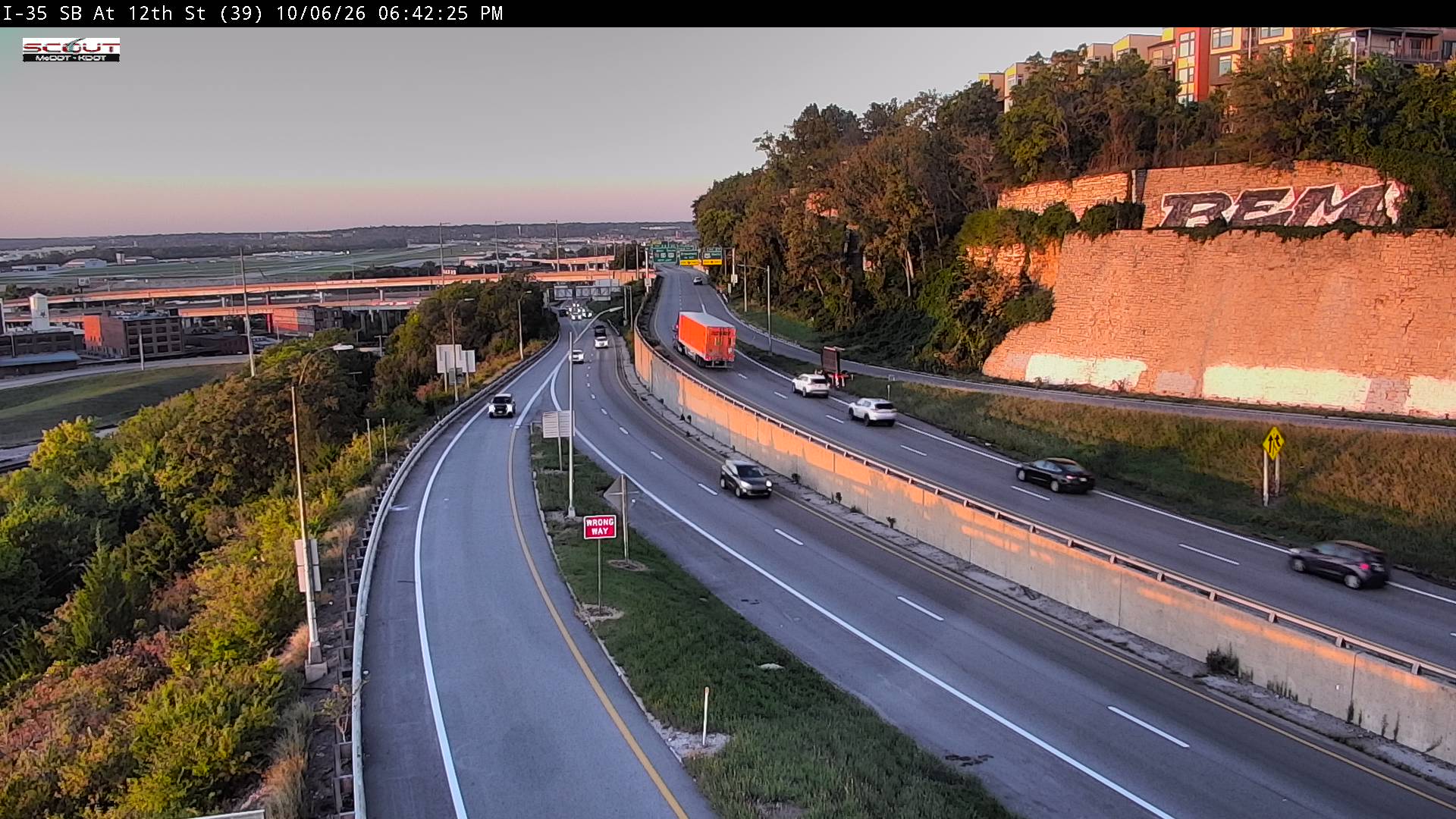 I-35 S @ 12TH ST live camera view