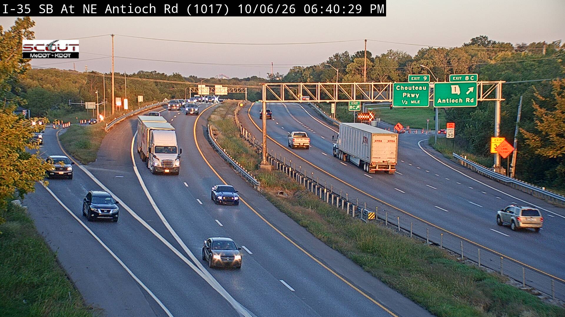 I-35 S @ at NE ANTIOCH live camera view