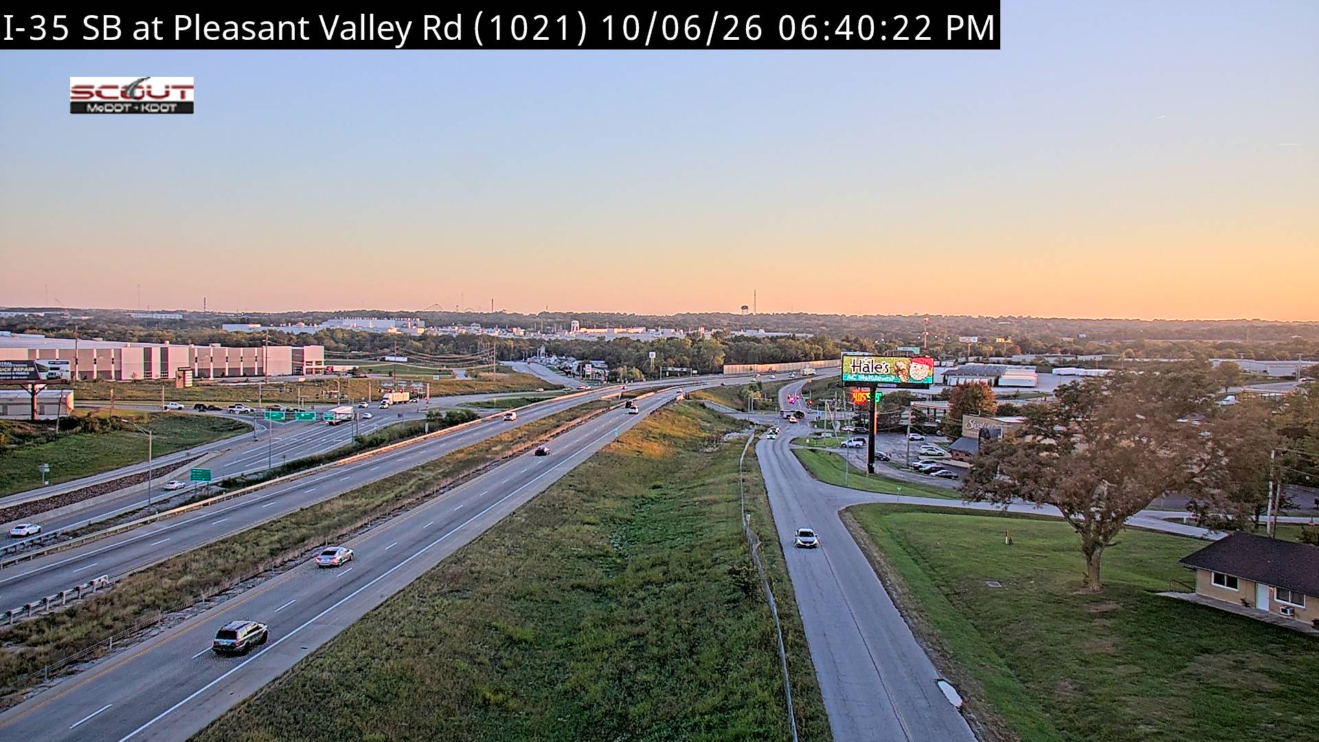 I-35 S @ at PLEASANT VALLEY live camera view