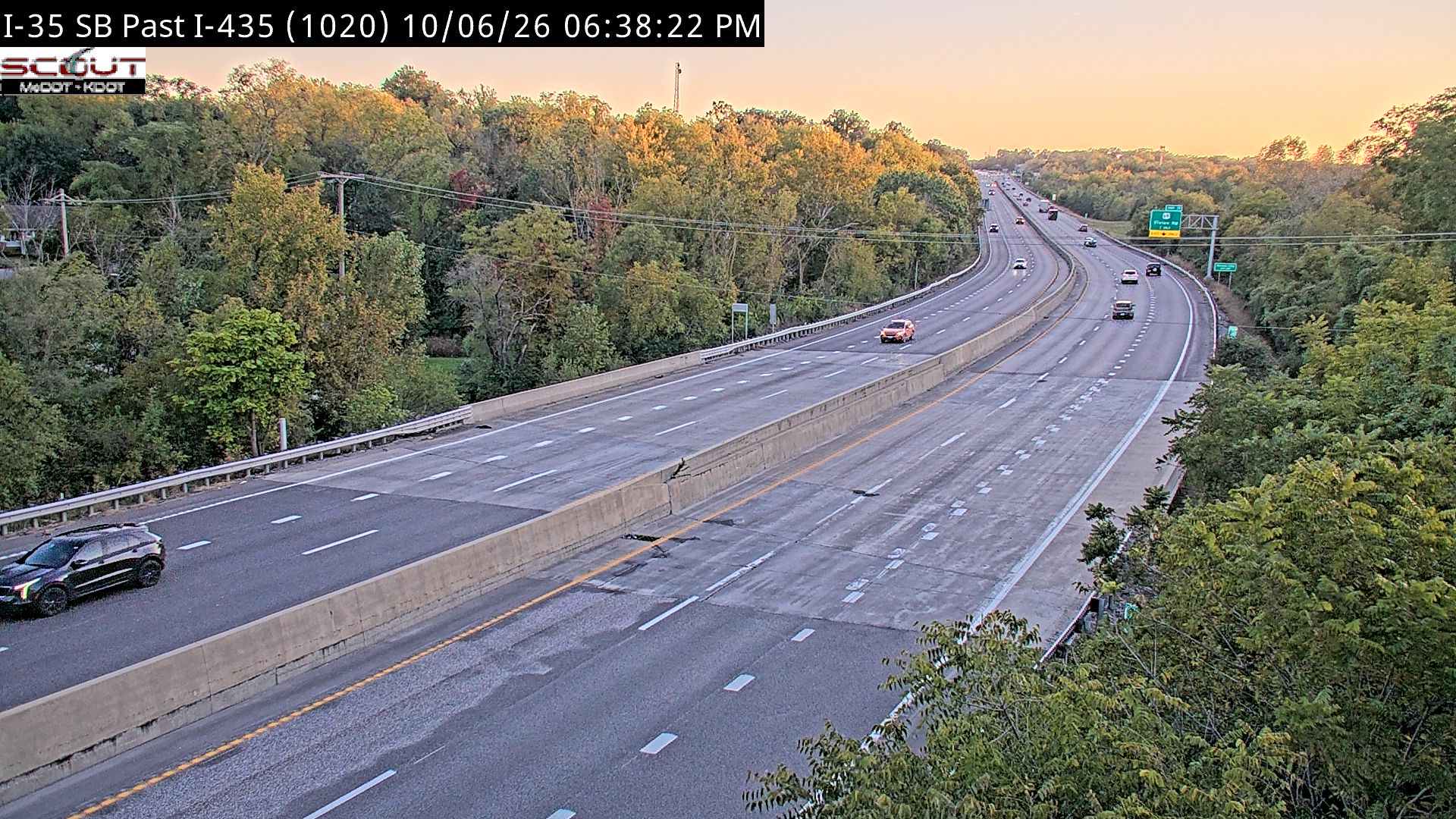 I-35 S @ South of I-435 live camera view