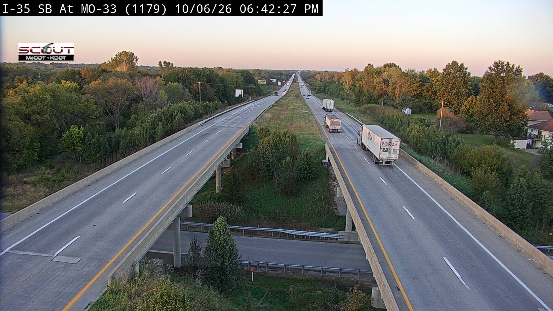 I-35 SB @ 33 HWY live camera view